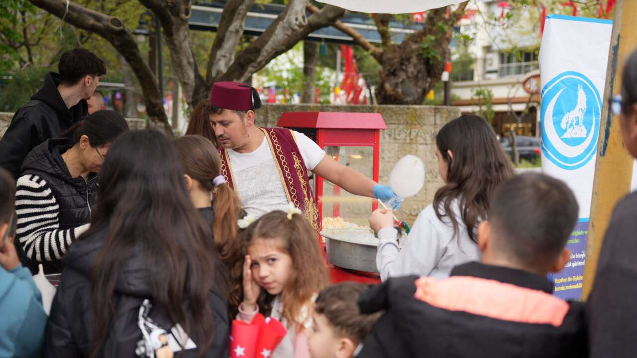 Muğla Ülkü Ocakları’ndan 23 Nisan’da Minik Kalplere Renkli Bayram Sürprizi 11